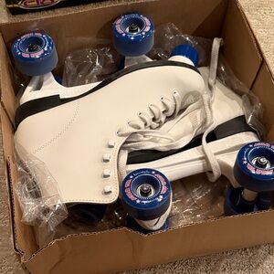 Roller derby White Skates with Blue Wheels size 7